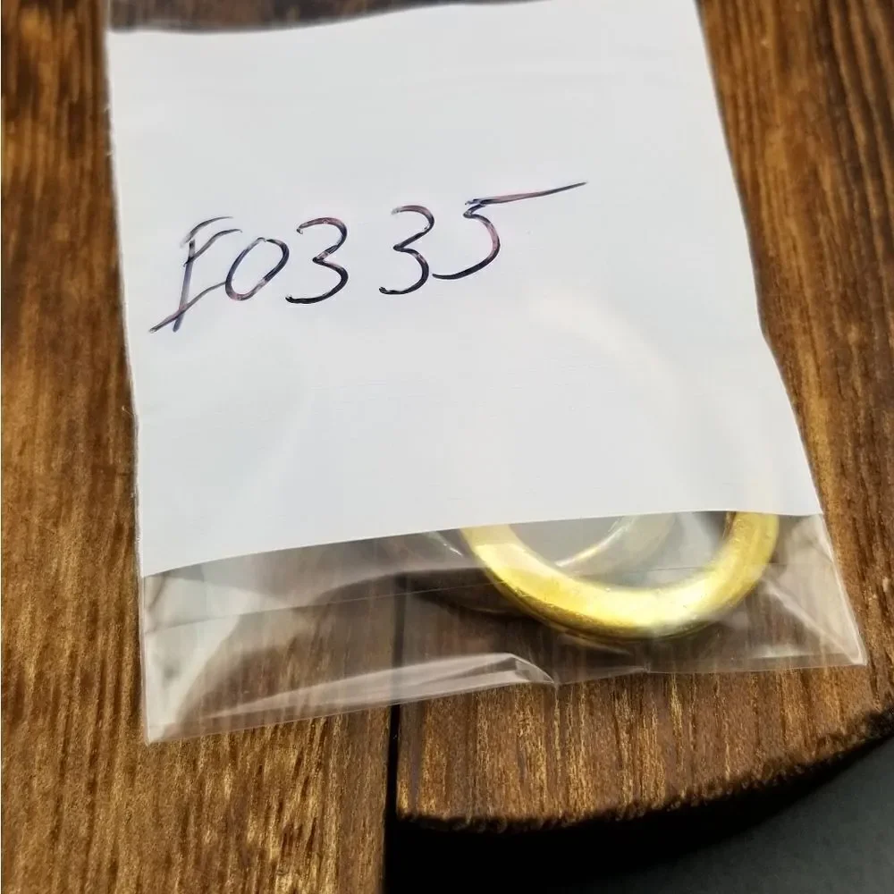 Circle c hoop earrings E0335